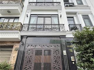 Khu dân cư cao tầng gần công viên cây xanh