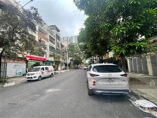 Tòa nhà 8 tầng mặt phố hoàng cầu dt 85m2  thang máy lô góc  2 mặt tiền  doanh thu 80tr/ tháng