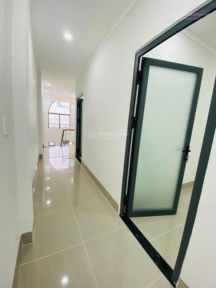 Nhà mới xây  ở ngay. giá 1.8 tỷ/tl "mua bán trong ngày"  cách bv bình tân 7p
