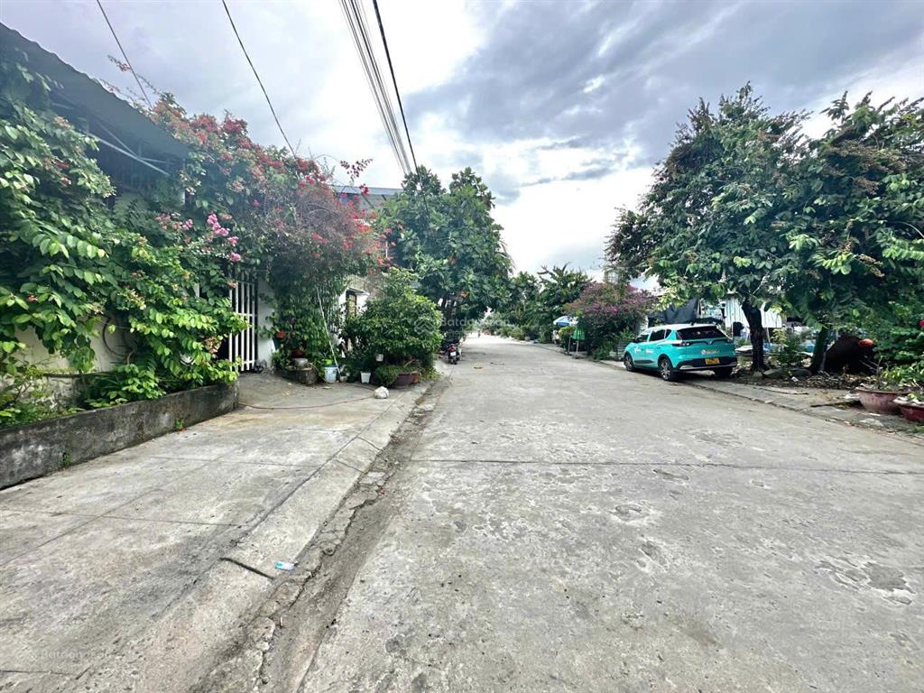 Bán nhà khu tái định cư vĩnh hiệp tây nha trang. đường rộng 13m cách trục võ nguyên giáp 200m