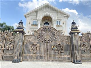 Bán biệt thự nguyễn quý cảnh, an phú, quận 2. dt 10x20m, 3 tầng áp mái, giá chỉ 43 tỷ, 2 mặt tiền
