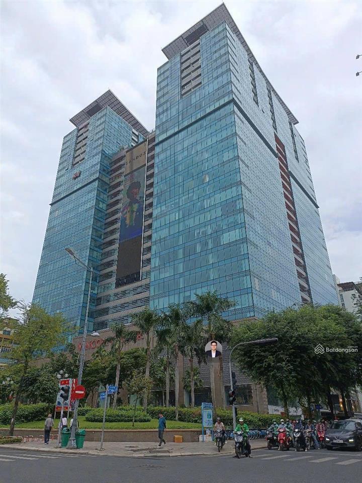Vị trí vip căn góc 2 mặt tiền tầng số 23, vincom center  đồng khởi  205m2  4 pn  giá 53 tỷ