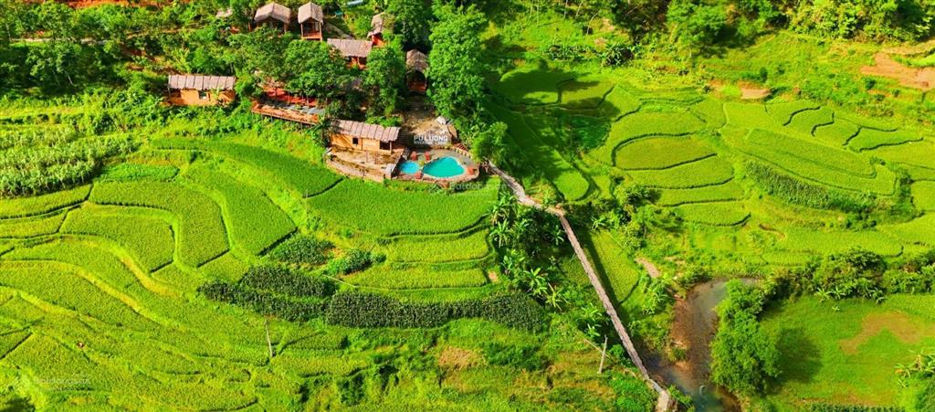 Bán khu nghỉ dưỡng **pu luong riverside lodge** 5000m2 gần thác hiêu, view suối, giá 18 tỷ