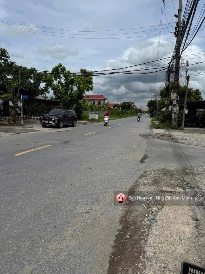 Lô góc mặt đường 402 quá đẹp