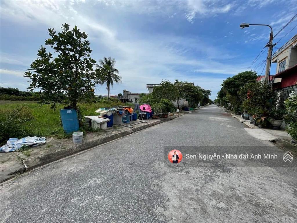 Mặt đường tân thành ngõ 213 giá cực yêu