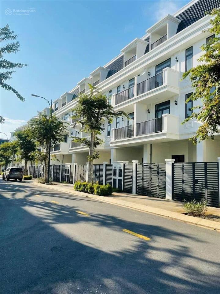 Chính chủ gửi bán căn lk 5x15.7m bắc giá 6.3 tỷ full thuế phí sang tên  0901 309 *** xem nhà