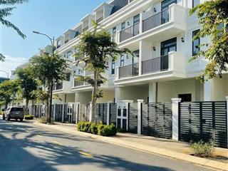 Chính chủ gửi bán căn lk 5x15.7m đông nam giá 6.2 tỷ full thuế phí sang tên.  0901 309 *** xem nhà