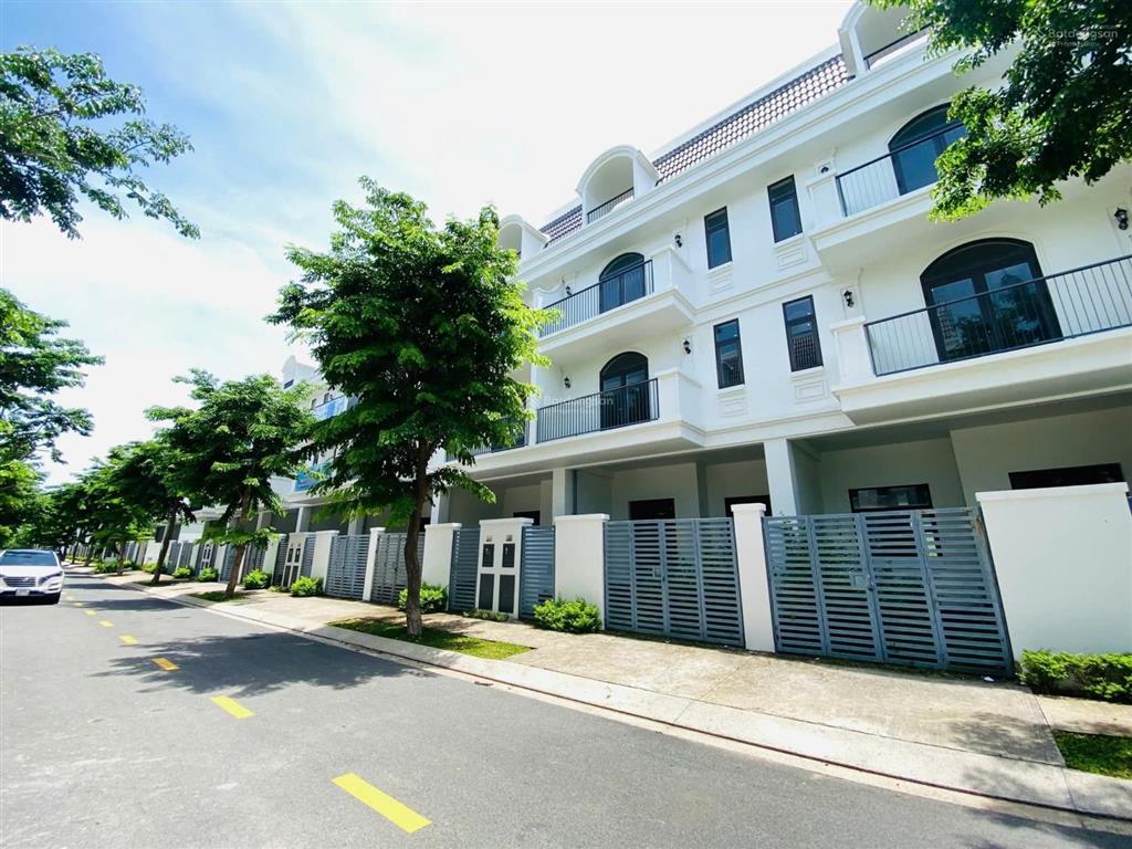 Chính chủ gửi bán căn lk 5x15.7m bắc giá 6.3 tỷ full thuế phí sang tên  0901 309 *** xem nhà