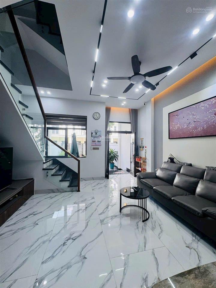 Bán nhà phố lavida vũng tàu 87m2 giá 8.9 tỷ full nội thất, phí 5% sổ. 0901 309 *** xem. nhà thực tế