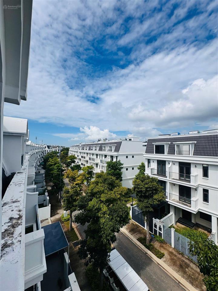 Bán nhà phố lavida vũng tàu 87m2 giá 8.9 tỷ full nội thất, phí 5% sổ. 0901 309 *** xem. nhà thực tế