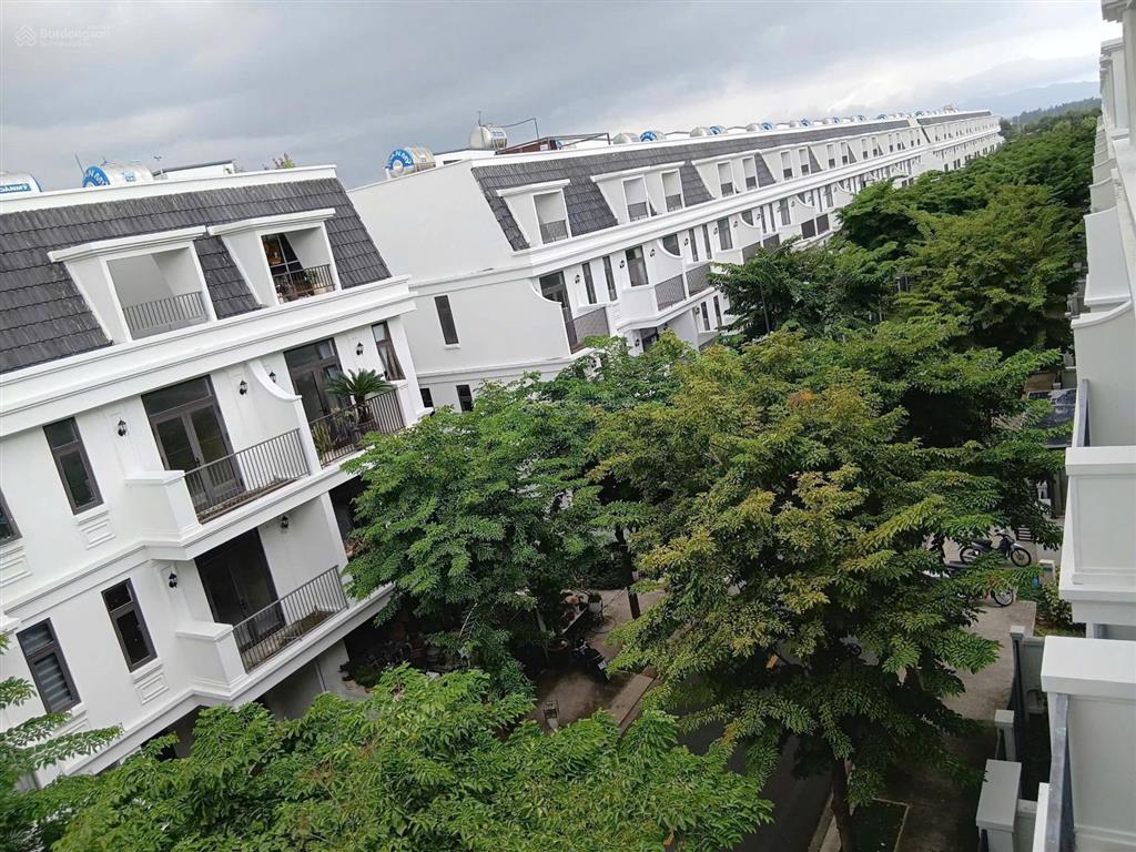 Chính chủ gửi bán căn nhà phố đầy đủ nội thất, xách vali vào ở với giá 7,8 tỷ ở khu đô thị lavida
