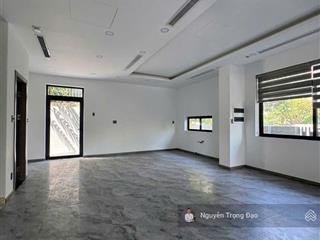 Cho thuê nhà mystery quận 2, 11*20m, máy lạnh âm trần, thang máy, 5pn, hầm rộng.