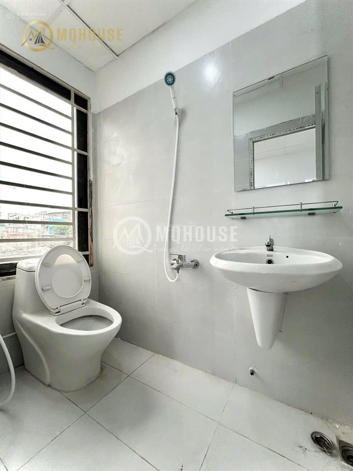 Cho thuê ch 2 phòng ngủ  ban công phân khúc hssv  kế chợ bà chiểu