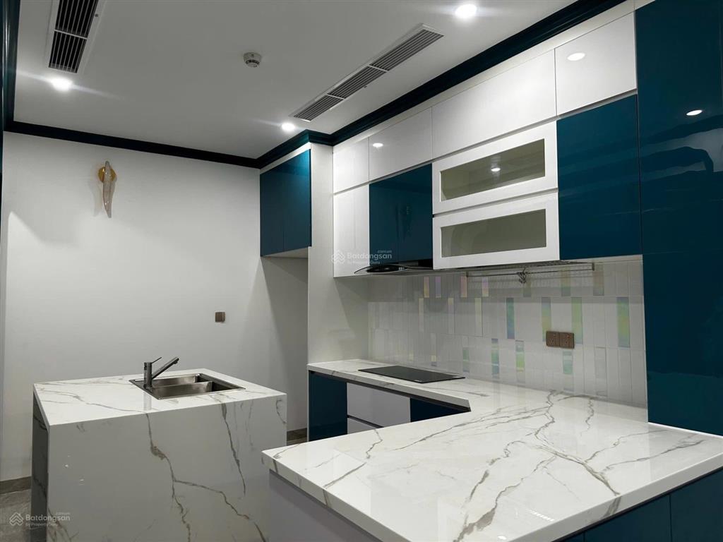 Cho thuê ch 2 phòng ngủ 2wc ban công nội thất cao cấp ngay kế cầu bông