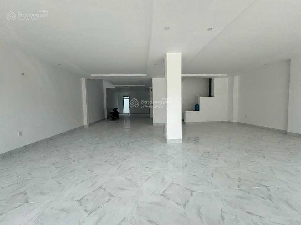 Bán tòa nhà 5 tầng đường đồng khởi biên hòa đồng nai. giá 39tỷ999