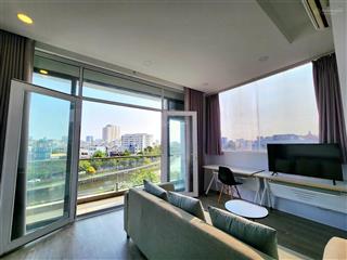 Penthouse quận 1 cho thuê căn hộ trung tâm, nội thất cao cấp, balcony lớn, gần chợ tân định