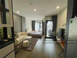 Chính chủ bán gấp căn hộ studio s101 31m2, tầng đẹp, ban công view bể bơi, full nội thất, sẵn sổ