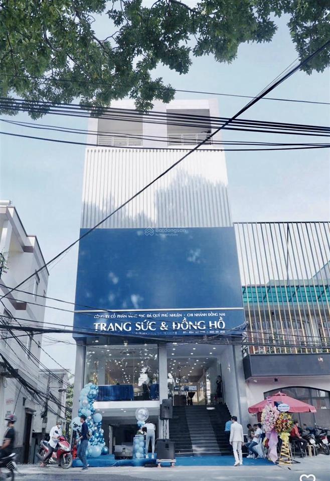 Cho thuê tòa nhà 1500m2 sàn có thang máy đường phạm văn thuận chỉ 80tr/tháng