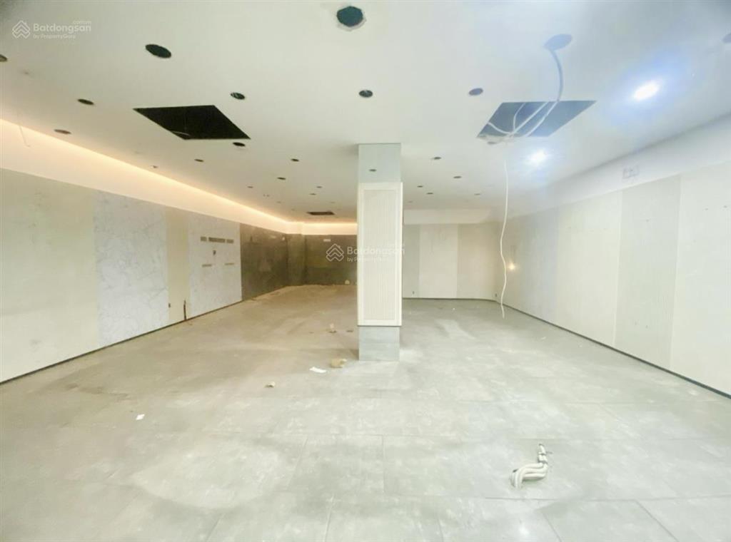 Cho thuê tòa nhà 1500m2 sàn có thang máy đường phạm văn thuận chỉ 80tr/tháng