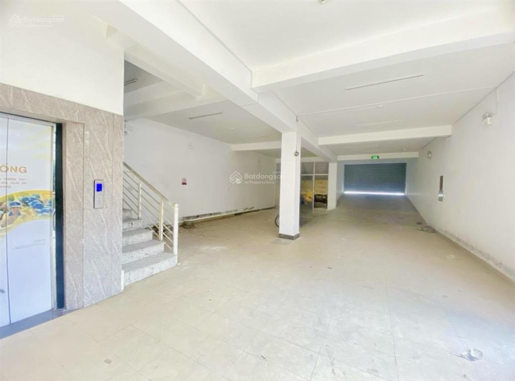 Cho thuê tòa nhà 1500m2 sàn có thang máy đường phạm văn thuận chỉ 80tr/tháng