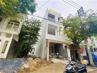 Nhà thiết kế hiện đại 1 trệt 2 lầu ngay song ngữ lạc hồng chỉ hơn 5 tỷ