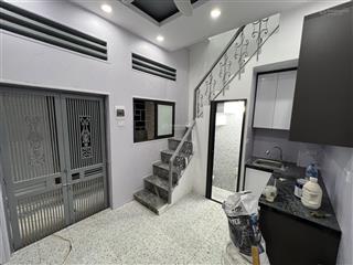 Hiếm có 102, ngọc hà, 20m2, 3ngủ, nhà mới đẹp, 10m ra mặt hồ, ngõ nông rộng, 2 thoáng, sổ vuông vắn