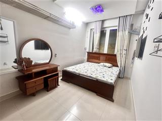 Nhà riêng còn trống 1 phòng ban công, full nội thất ngay ngã tư phú nhuận