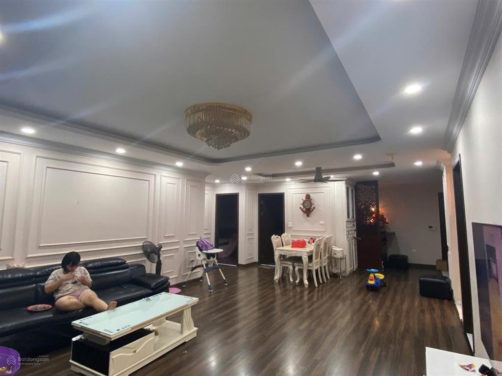 Chính chủ bán căn penhouse 165,6m2. 4pn2vs. cửa tn ban công đb full nội thất, ảnh thật.