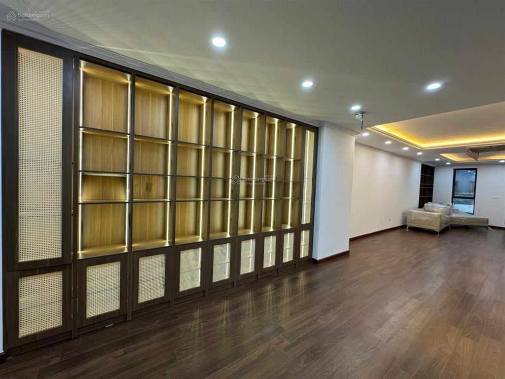 Chính chủ bán căn 191m2. tầng trung. 4pn 3vs. căn góc, ntcb. cửa tn ban công đb giá rẻ nhất dự án