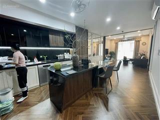 Chính chủ bán căn 121,2m2. tầng trung, căn góc full nội thất sịn. 3pn2vs ban công đb có slot oto