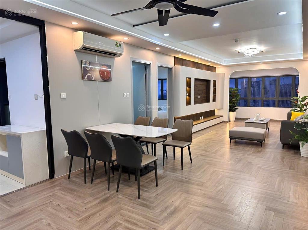 Chính chủ bán căn hộ thiết kế đẹp nhất dự án. vuông vắn. 137m2. 3pn 2vs. tầng trung, căn góc, full