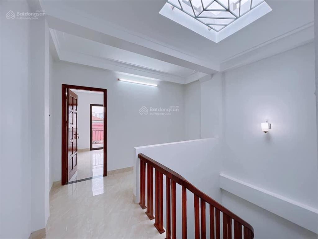 Bán nhà riêng 4 tầng (50m2) có sân riêng rộng, gần chợ, trạm y tế xã, ôtô đỗ đầu ngõ giá chỉ 3,5 tỷ
