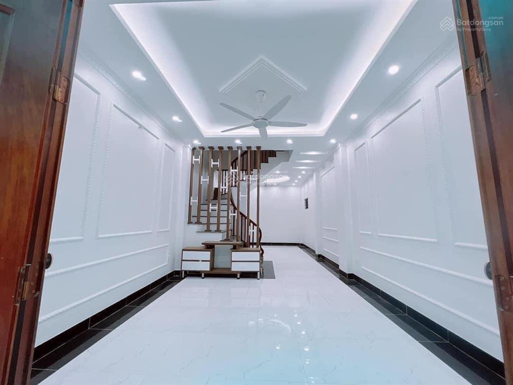 Bán nhà riêng 4 tầng (50m2) có sân riêng rộng, gần chợ, trạm y tế xã, ôtô đỗ đầu ngõ giá chỉ 3,5 tỷ