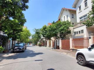 Bán biệt thự làng việt kiều châu âu 192m2, mặt trục chính kinh doanh, ở thích.