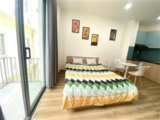 Studio ban công 30m2 ngay d5 full nội thất  thang máy  ngay hàng xanh giáp ngoại thương, gtvt