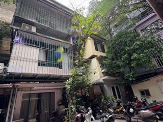 Tập thể ngõ 5 láng hạ  tầng 3 căn góc  full nội thất  ngay gần đại sứ quán mỹ