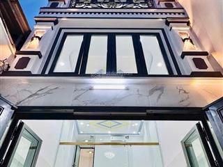Ngay chợ bà chiểu, 42m2, 4 lầu 4 phòng. cách mặt tiền 20m. hẻm 3 gác thông thoáng.
