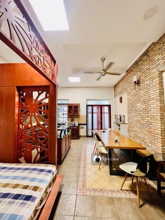 Bán nhà 4 tầng, 5m x 18m, hai mặt hẻm 12m kinh doanh, ngay chợ phạm văn bạch, gần mặt tiền, sân bay