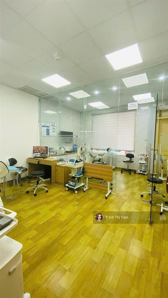 Chính chủ cần bán nhà mp hoàng ngân  68m2 lô góc 3 thoáng  mt 5,5m  giá 25 tỷ  còn thương lượng