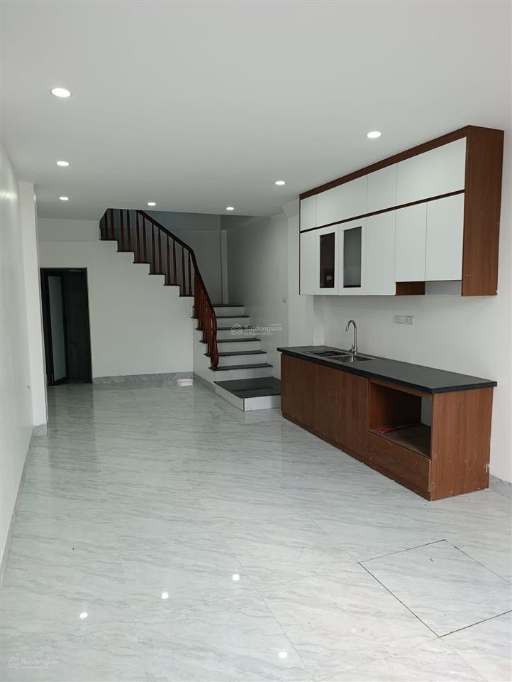 Chính chủ bán nhà riêng 6 tầng 40m2, oto đỗ cửa đông la, hoài đức, sẵn ô chờ thang máy. giá 6.8 tỷ