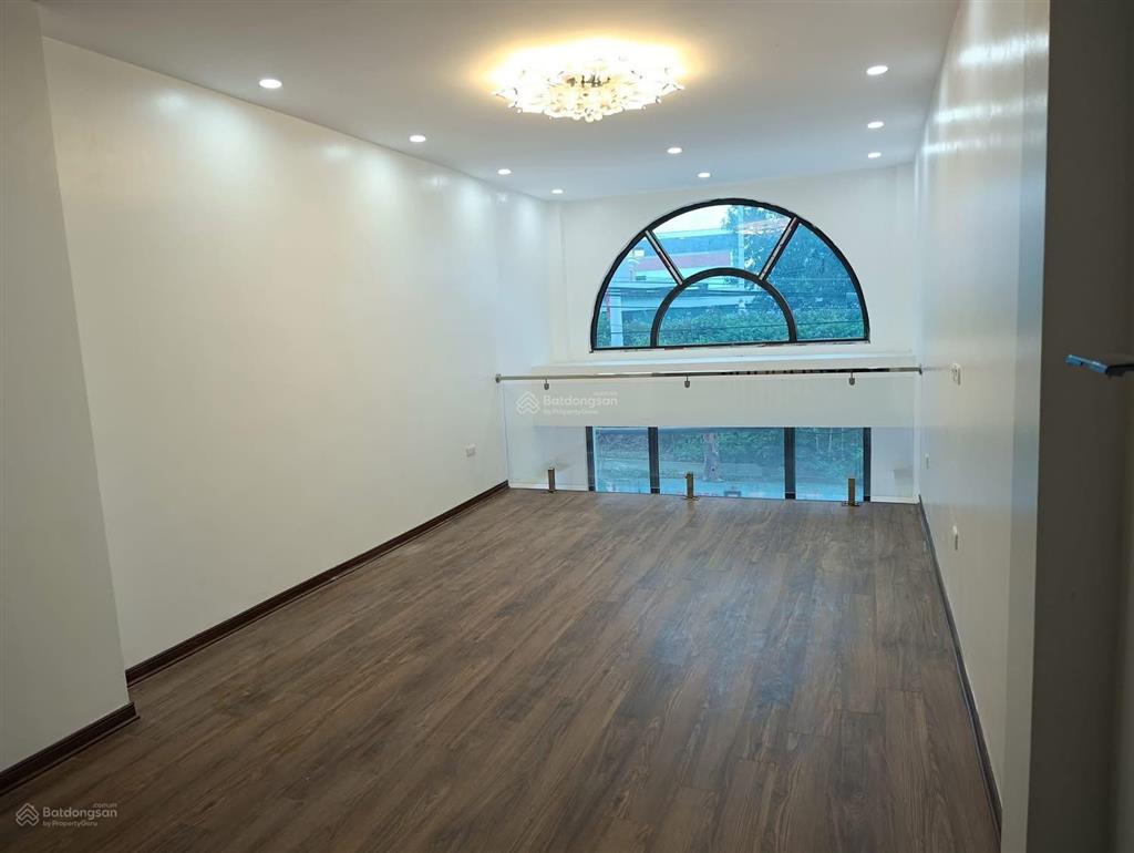 Chính chủ bán nhà riêng 6 tầng 40m2, oto đỗ cửa đông la, hoài đức, sẵn ô chờ thang máy. giá 6.8 tỷ