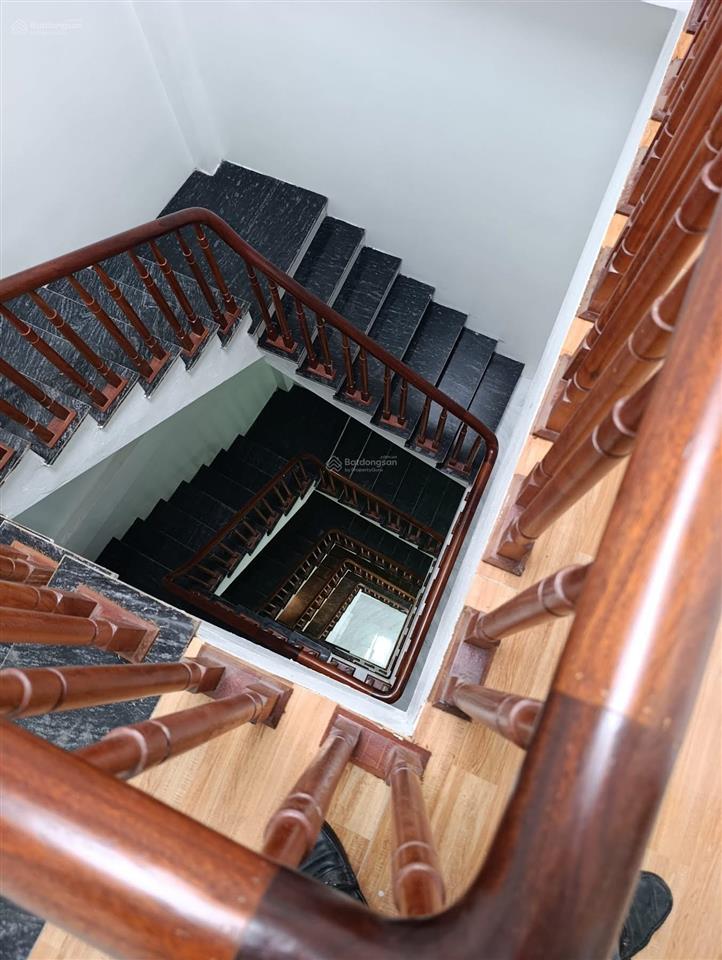 Chính chủ bán nhà riêng 6 tầng 40m2, oto đỗ cửa đông la, hoài đức, sẵn ô chờ thang máy. giá 6.8 tỷ