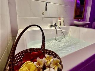 Bán nhà mặt phố spa, khách sạn, dt gần 100m2, dtsd 350,4m2  12 phòng  0937 988 ***