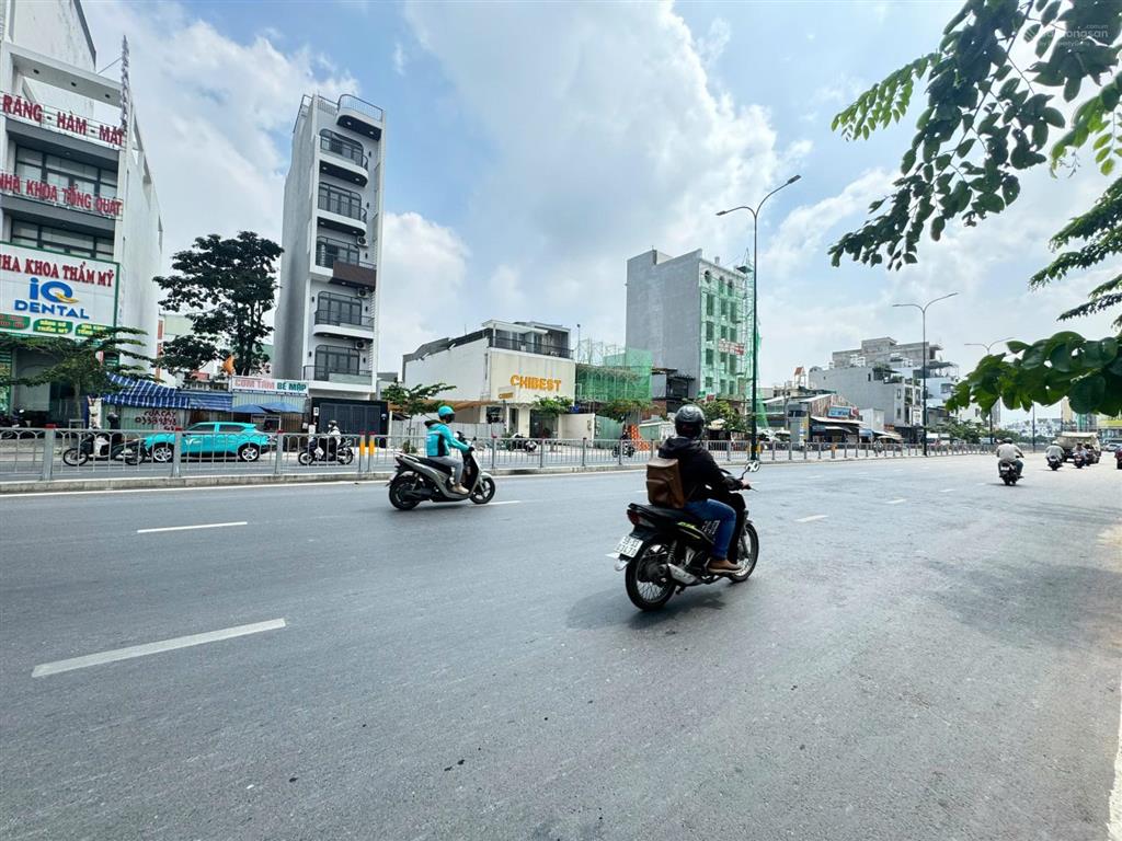 Bán gấp mtkd sầm uất dương quảng hàm p5 gò vấp 77.92m2 2mt trước sau giá chỉ 19 tỷ tl