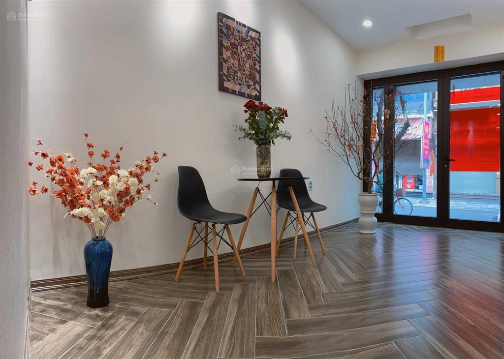 Chính chủ bán nhà mặt phố hàng nón gần ngã tư hàng điếu, kinh doanh tốt, sẵn sổ đỏ, 5p ra hồ gươm