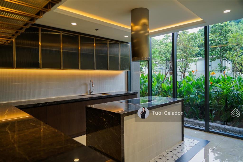 Siêu phẩm centery view đông nam 96m2 giá 8tỷ5  ô xe định danh