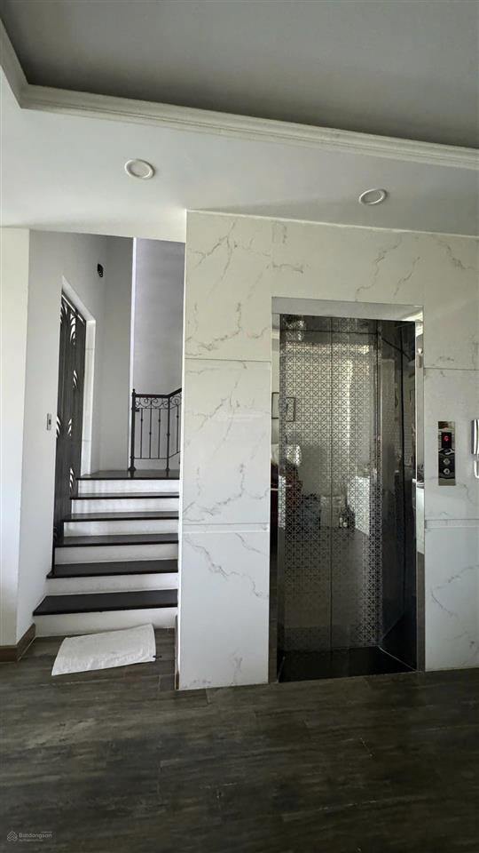 Chính chủ bán gấp đất biệt thự khu sadeco ven sông dt 234m2 xd hầm 3 tầng  giá 32 tỷ tốt nhất khu