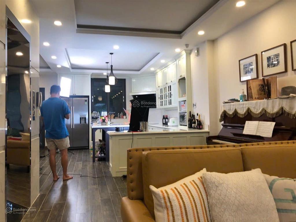 Chính chủ bán gấp đất biệt thự khu sadeco ven sông dt 234m2 xd hầm 3 tầng  giá 32 tỷ tốt nhất khu