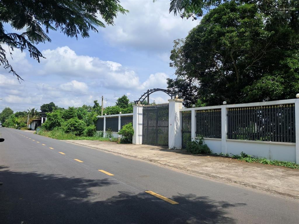 Bán đất tặng 2 căn nhà cấp 4 mặt tiền đường bầu lách xã phạm văn cội củ chi 25x80= 2126m2 thổ 212m2