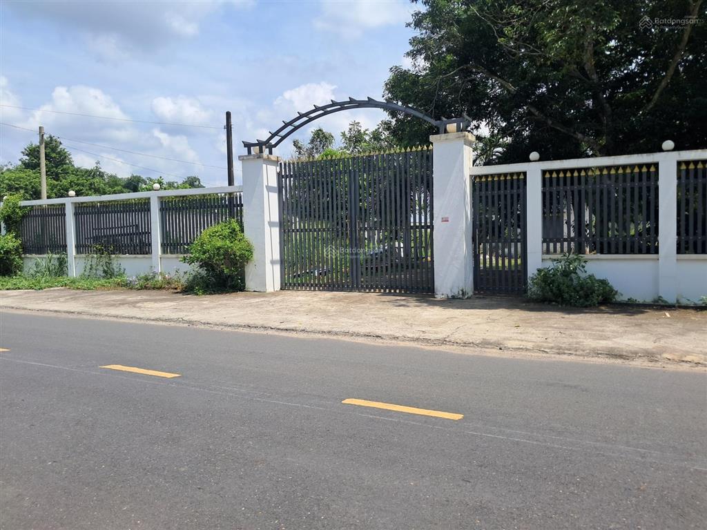 Bán đất tặng 2 căn nhà cấp 4 mặt tiền đường bầu lách xã phạm văn cội củ chi 25x80= 2126m2 thổ 212m2